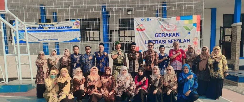 Bukan Sekadar Upacara, Sertu Bidi H,Babinsa Koramil 1608 Karangampel Tanamkan Disiplin dan Cinta Tanah Air di SMPN 1 Karangampel