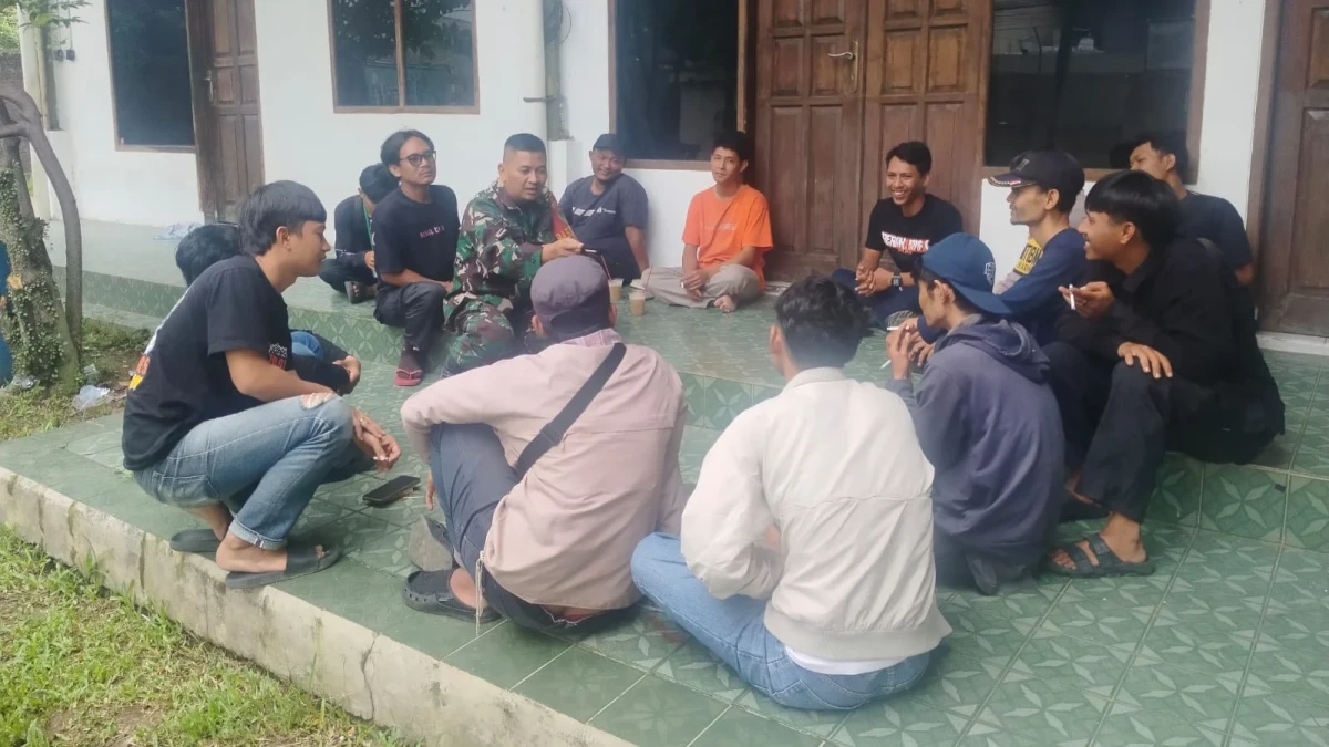 Babinsa Tanah Sareal Perkuat Komsos Warga, Bahas Ketertiban Lingkungan dan Keamanan Wilayah
