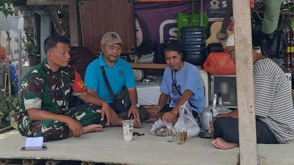 Serda Catur Heru M., Babinsa Ciluar Ajak Warga Jaga Kebersihan dan Terapkan Pola Hidup Hemat Energi