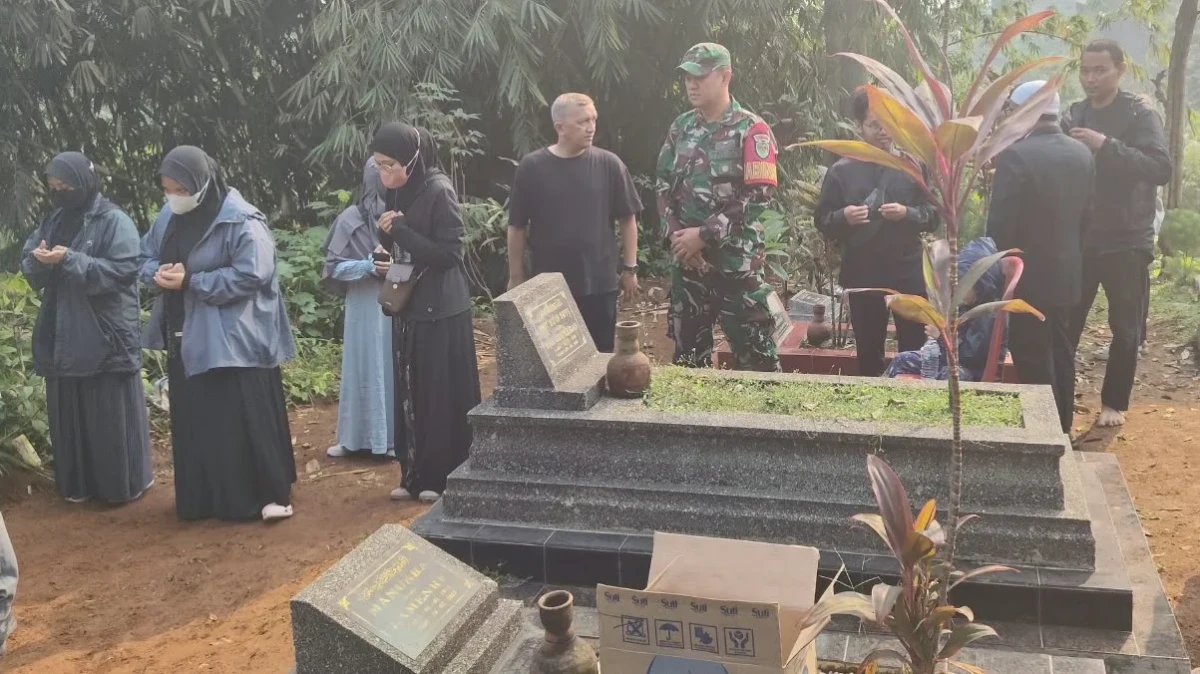 Serda Eko Fitrayudha, Babinsa Curug Hadiri Prosesi Pemakaman Tokoh Agama Kota Bogor Buya H. Dr. Ibdalsyah