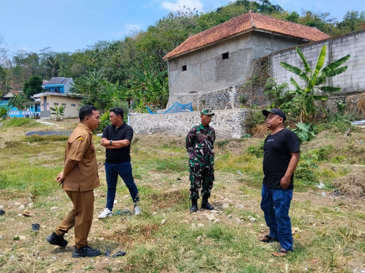 Pastikan Kesiapan Lahan, Babinsa Tinjau Titik Lokasi KDKMP Desa Citikur