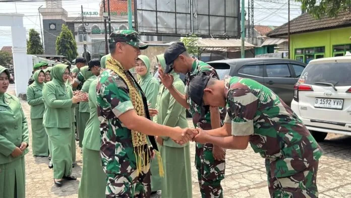 Kunjungan Dandim 0612/Tasikmalaya ke Koramil Rajapolah: Perkuat Soliditas Prajurit, Tekankan Pengabdian dan Nilai Ibadah
