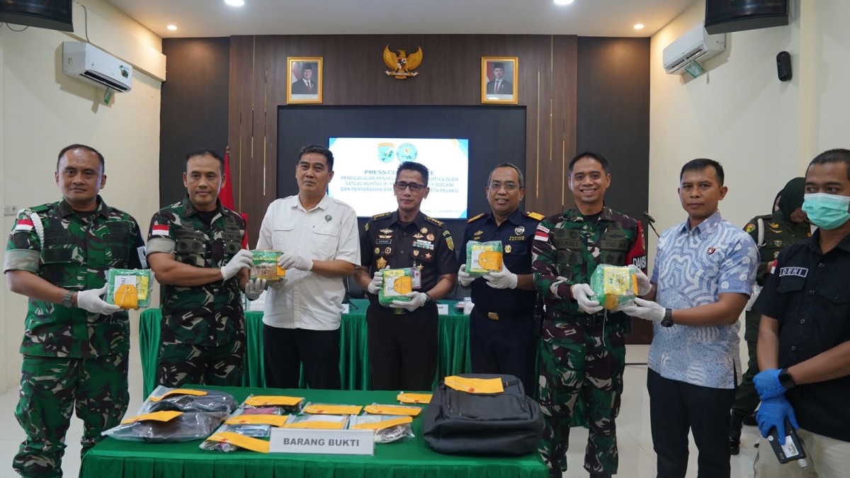 LAGI! Untuk Kesekian Kalinya Satgas Pamtas Yonarmed 19/Bogani Gagalkan Penyelundupan 5,269 Kg Sabu di Jalur Tikus Aruk Sambas