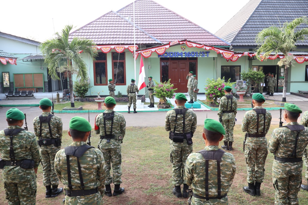 Kodim 1601/Sumba Timur Tanamkan Nilai Nasionalisme Melalui Upacara Bendera