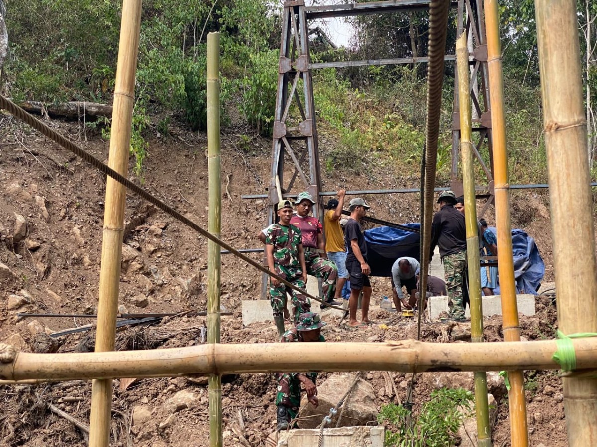 Jembatan Wae Lombor 2 Jadi Harapan Warga, Babinsa Pastikan Pengerjaan Terus Berlanjut