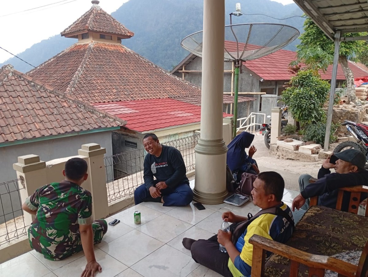Dekat dengan Masyarakat, Babinsa Aktif Laksanakan Silaturahmi di Desa Binaan