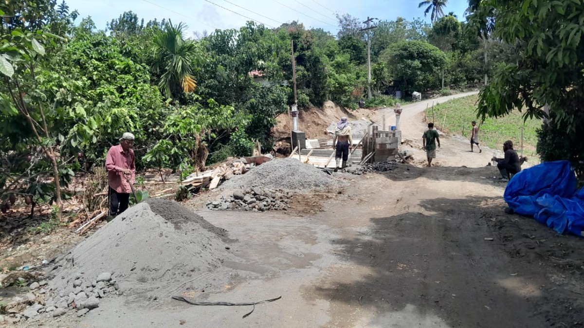 Kodim 0205/TK Bangun Jembatan Beton di Desa Kem Kem, Progres Capai 43 Persen