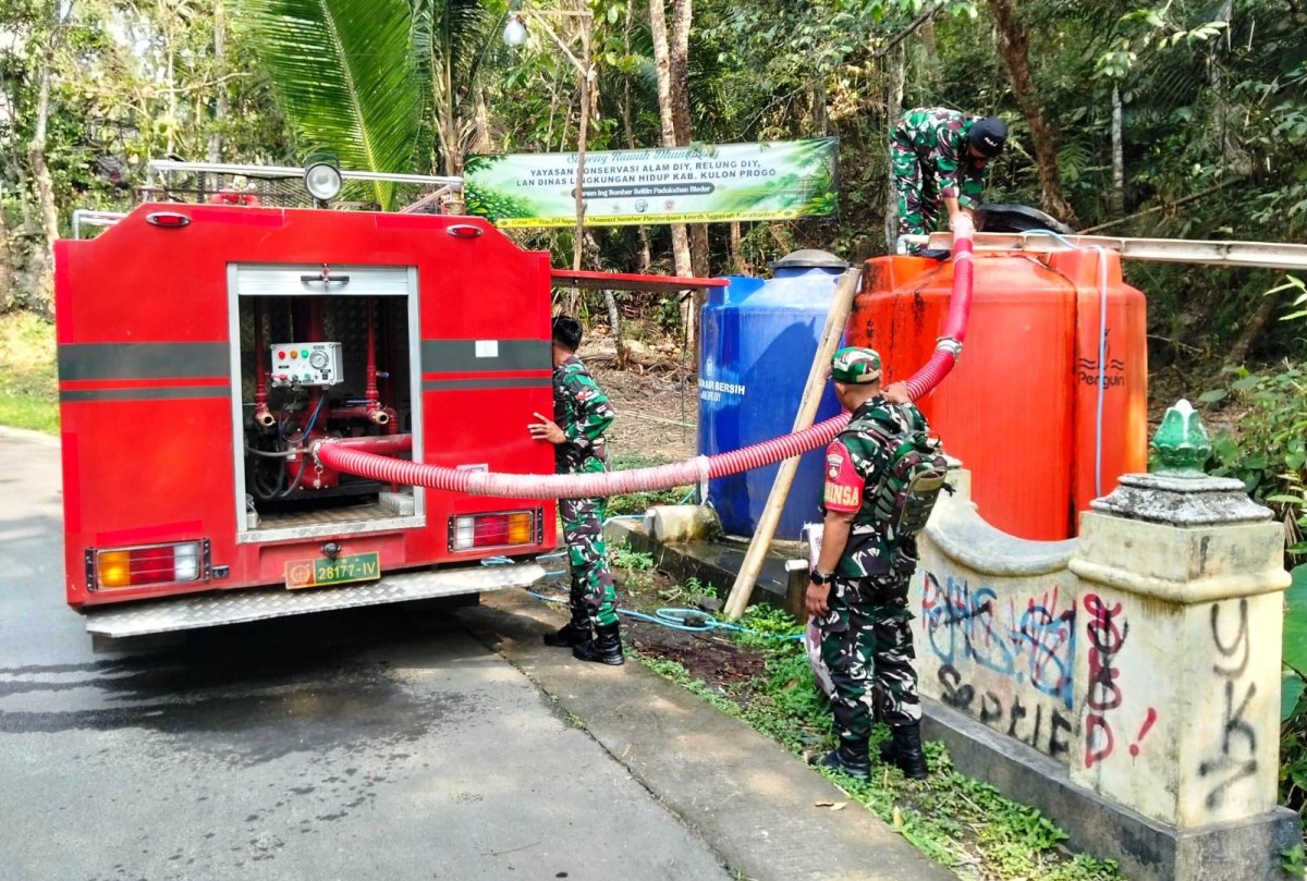 Kodim 0731/Kulon Progo Dropping Air Bersih Bagi Warga Terdampak Kekeringan