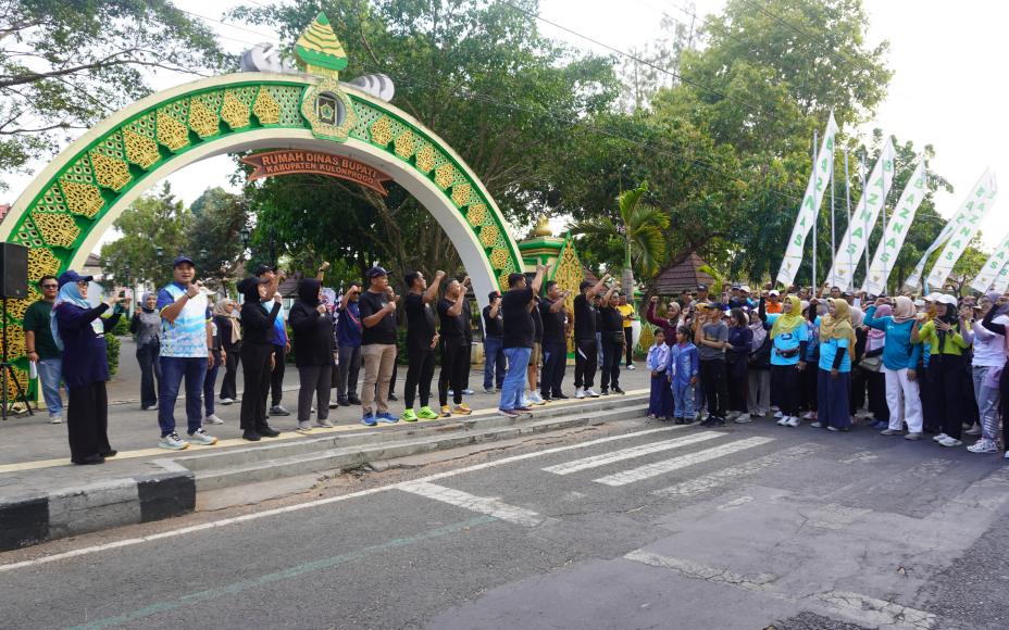 Kodim 0731/Kulon Progo Gelar Jalan Sehat Peringati HUT Ke-81 TNI Tahun 2026