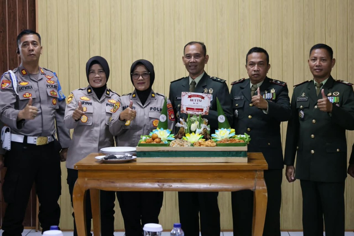 Sinergi Tanpa Batas Kejutan Hangat Polresta Sleman Warnai Peringatan HUT TNI di Kodim 0732/Sleman