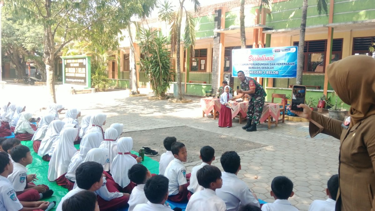 Babinsa Desa Belor Sosialisasikan Bahaya Bullying di SDN 3 Belor GROBOGAN