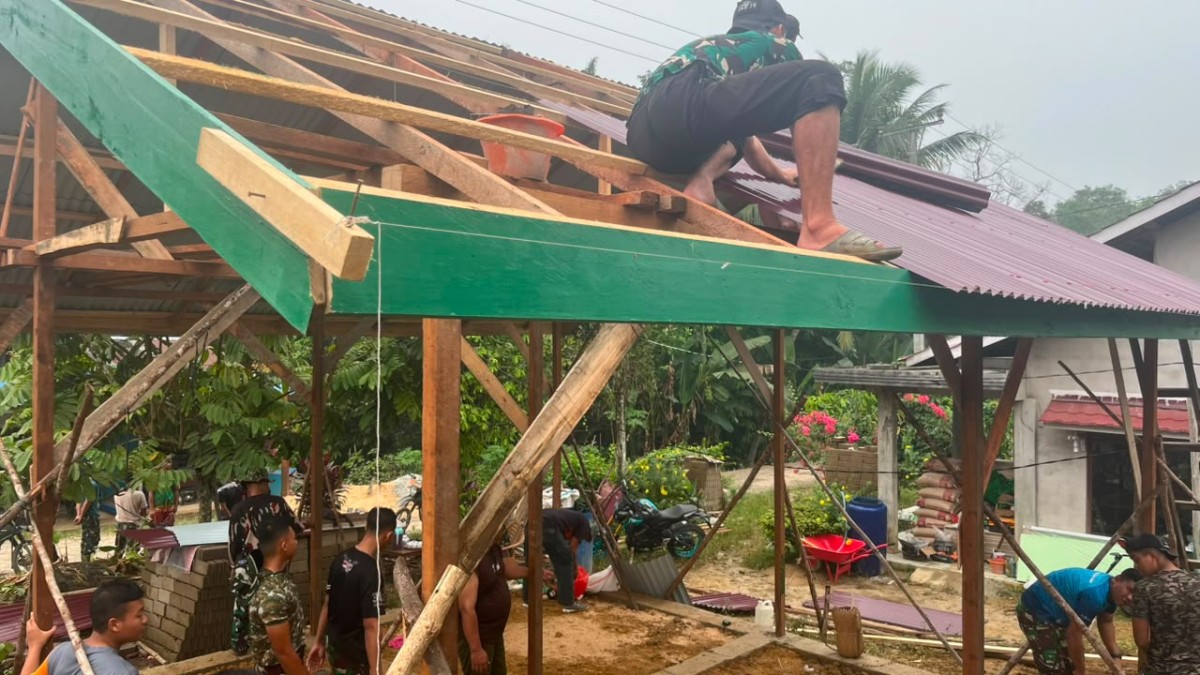 Satgas TMMD Ke-130 Kodim 1210/Landak Bangun Harapan, Bu Suhanim Tak Henti Bersyukur