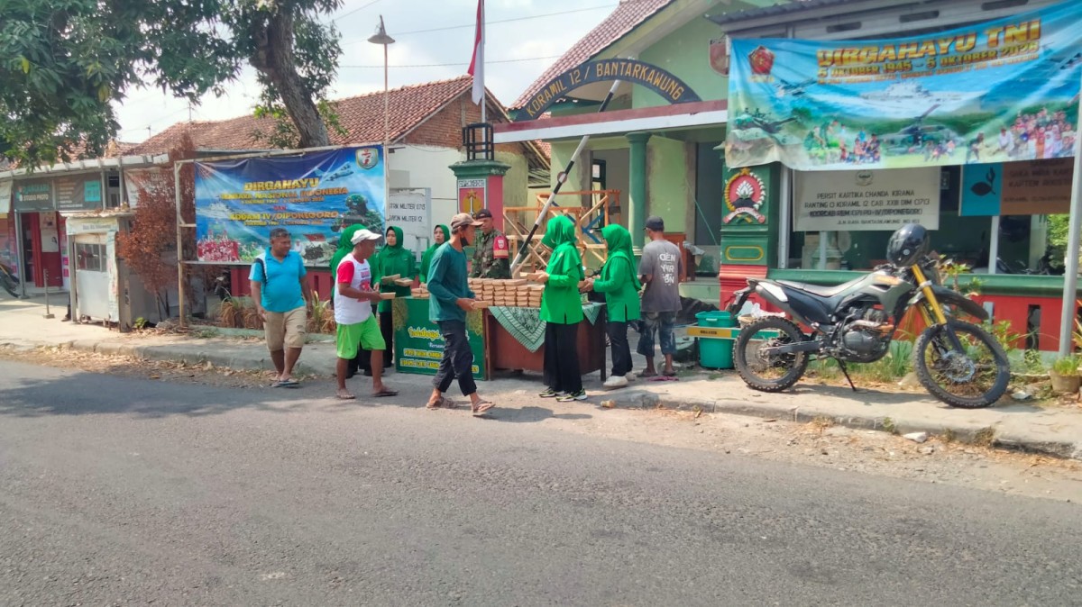 Jumat Berkah, Koramil 12/Bantarkawung Berbagi Kepedulian kepada Masyarakat