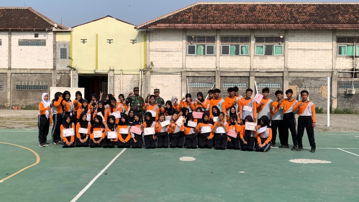 Tanamkan Kedisiplinan dan Karakter, Babinsa Berikan LDK Siswa - Siswi SMK ASTRA MITRA GROBOGAN