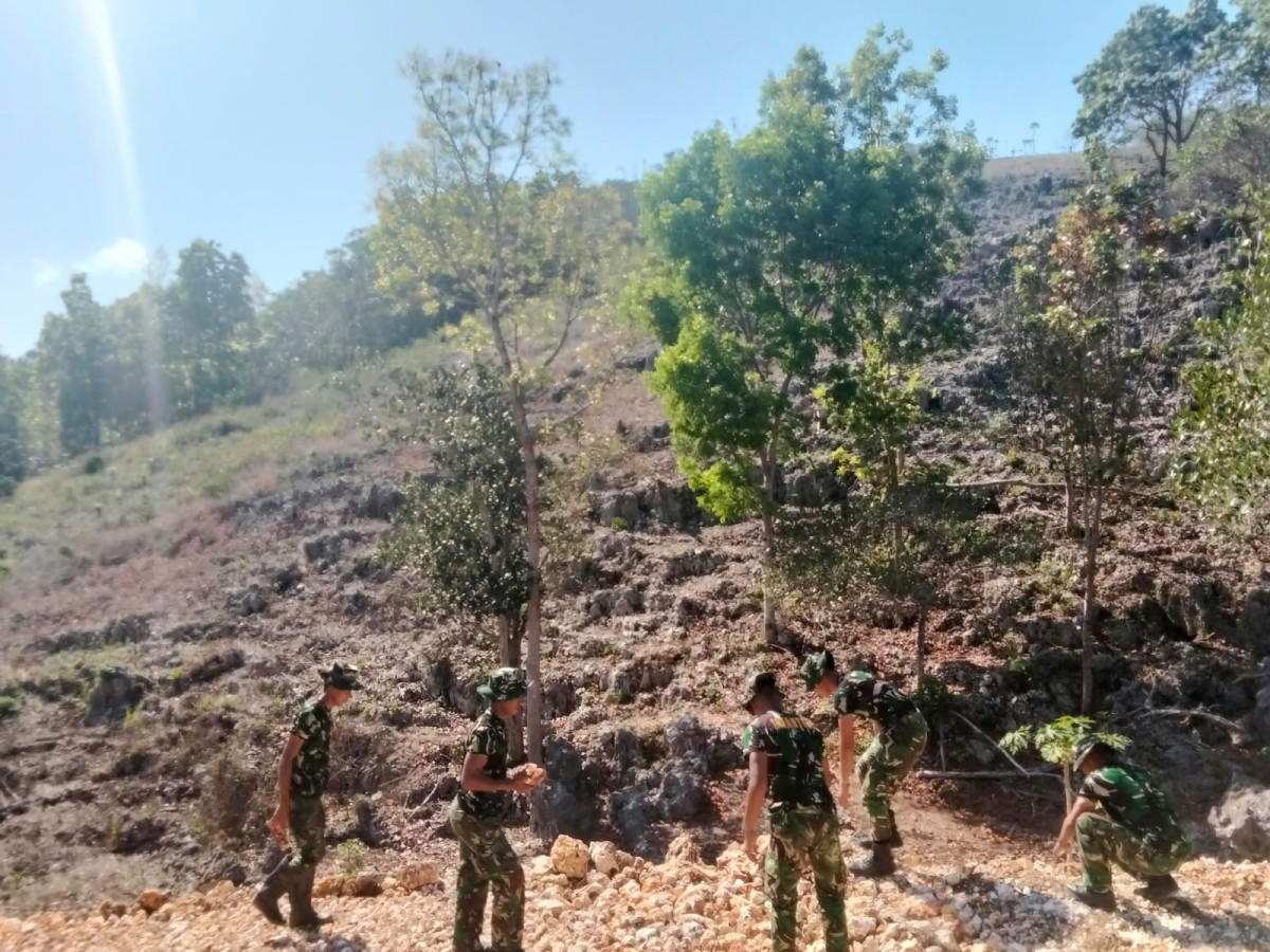 TMMD Ke-130, TNI Bersama Warga Mulai Garap Pembukaan Jalan di Lingo Lango
