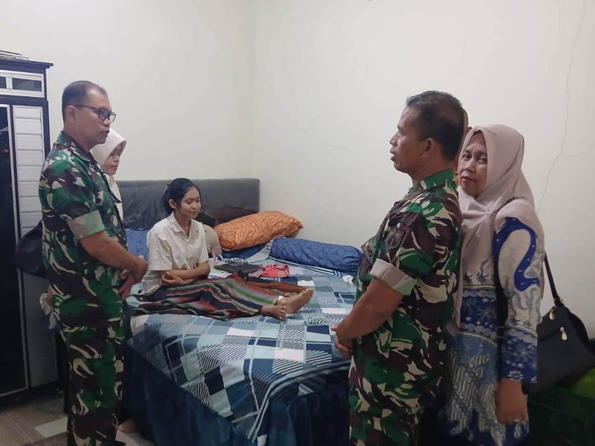 Wujud Kepedulian, Danramil 07/Maos Jenguk Anak Anggota yang Selesai Dirawat