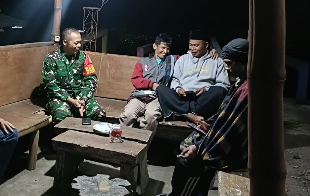 Menjaga Asa di Bawah Lindungan Merapi, Babinsa Menyapa Warga Kalitengah Kidul