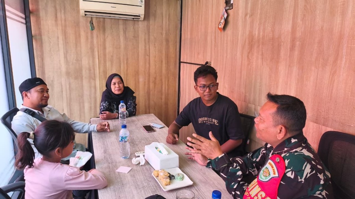 Babinsa Koramil 1005/Jatinangor Gelar Komsos Bersama Warga, Pererat Tali Silaturahmi
