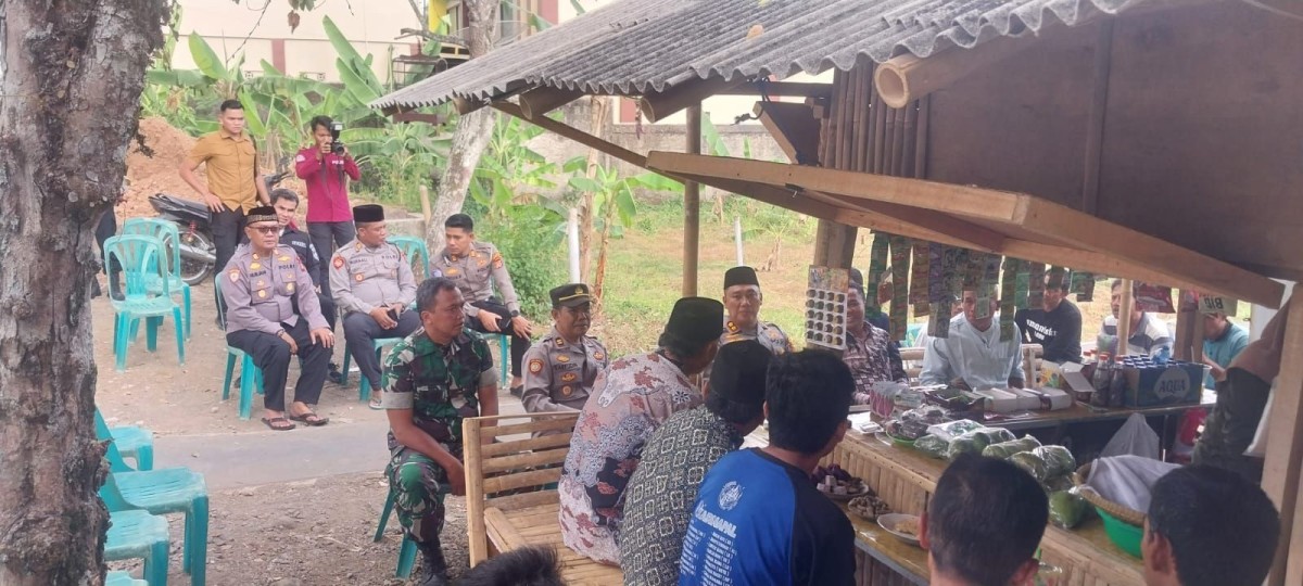 Babinsa Koramil 1504/Subang Monitoring Kegiatan Selasa Curhat Bersama Kapolres Kuningan di Selajambe