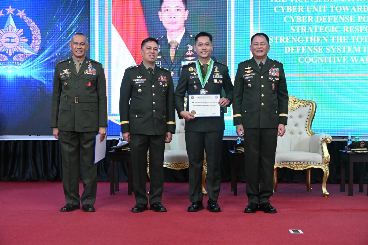 Harumkan TNI AD, Mayor Cpm Hugo Adi Nugroho Raih Dua Penghargaan di Sesko Filipina