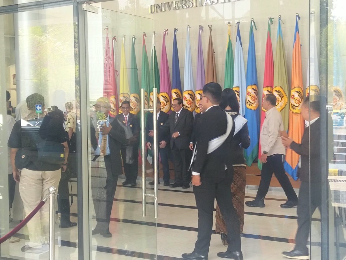 Anggota Koramil 1005/Jatinangor Dpp Serma Suparman Monitoring Pengamanan VVIP Kunjungan Presiden ke-6 RI di Unpad