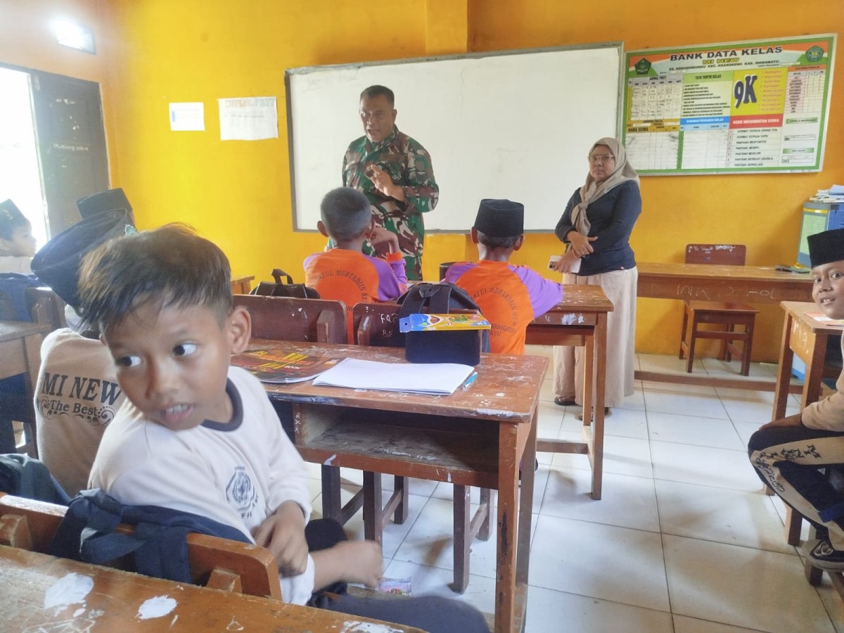 Gempita di SDN Panggang Jero! Serka Sudono Terjun Langsung ke Kelas, Hancurkan Budaya Bullying dengan 3 Pilar Emas: Sekolah, Orang Tua, dan Anak