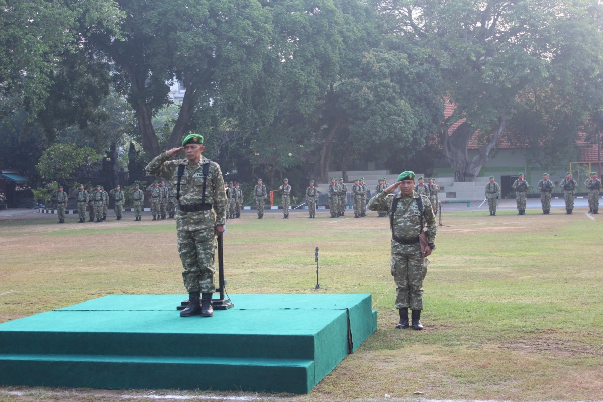Panglima TNI Tekankan Disiplin dan Kesiapan Operasional, Prajurit Kodim 1616/Gianyar Ikuti Upacara 17-an