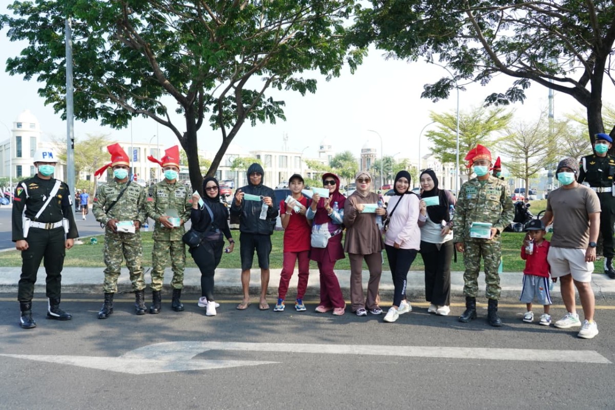 Tiga Hari Turun Ke Jalan! Kodam XIV/Hasanuddin Bagikan 150.000 Masker Lindungi Masyarakat dari Dampak Karhutla
