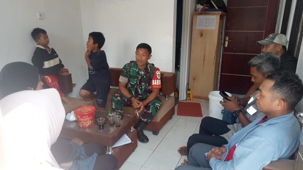 Jelang Pilkades, Babinsa Koramil 1004/Tanjungsari Gelar Komsos Bersama Karang Taruna Margajaya