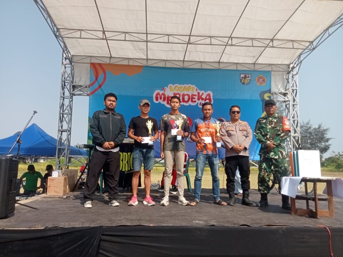 Babinsa Koramil 0620-04/Losari Monitoring Festival Run 5K dan Goes, Semarakkan HUT ke-81 Kemerdekaan RI di Desa Losari Kidul