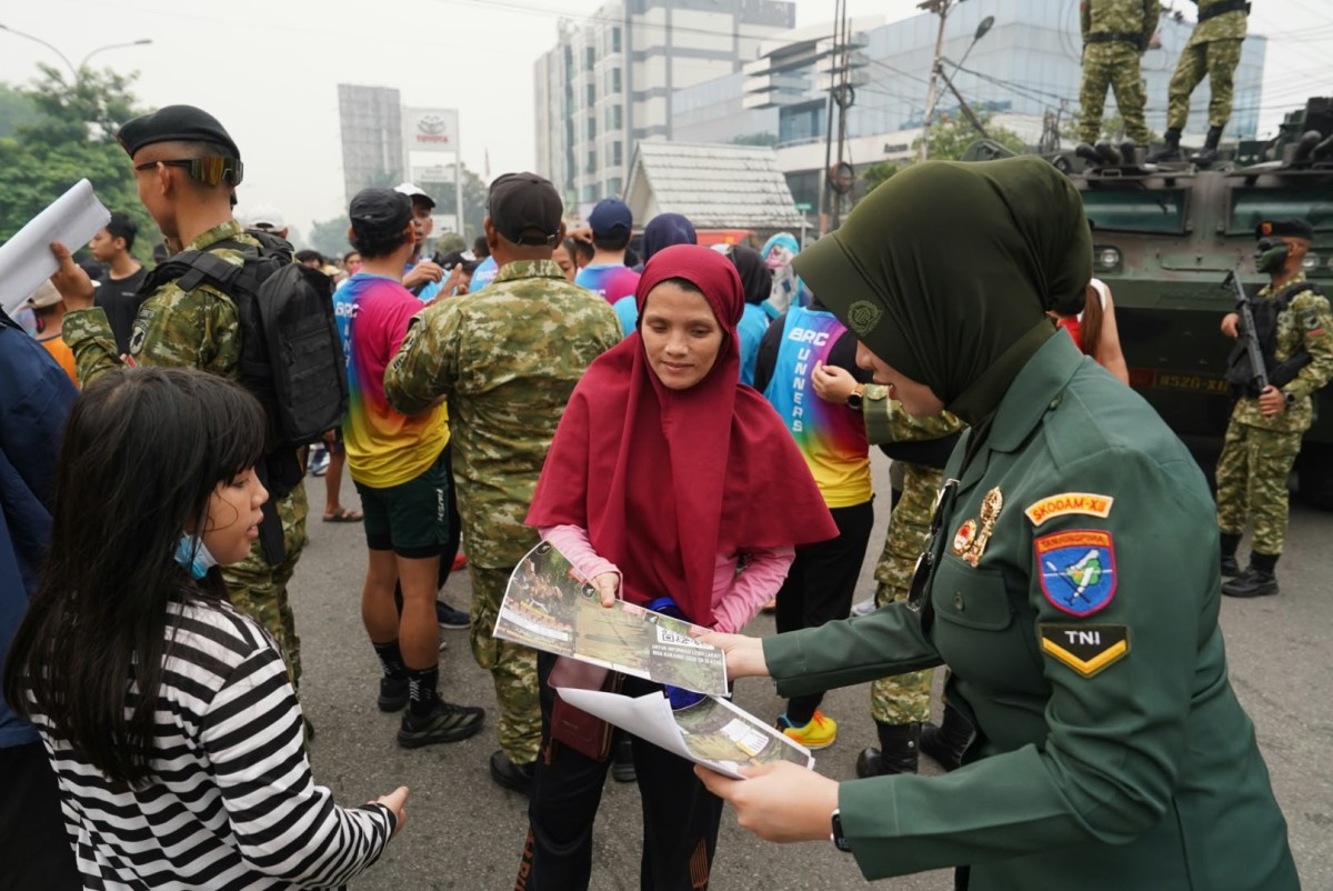 Kodam XII/Tpr Gelar Kampanye Kreatif Penerimaan Prajurit TNI AD di CFD Pontianak, Sedot Antusiasme Warga