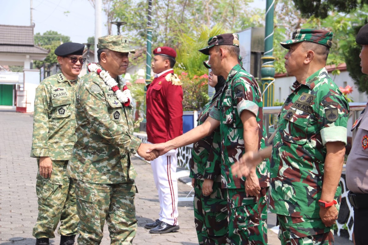 Sinergi Mengabdi di Bumi Sembada, Kasdim 0732/Sleman Dampingi Kunjungan Kerja Unhan RI di SRMA 20 Sleman