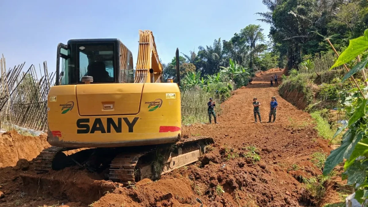 Pembangunan Jalan Baru oleh Satgas TMMD Terus Menunjukan Progres