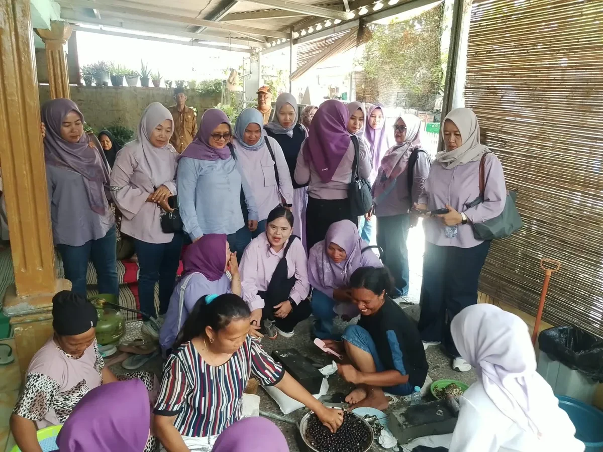 Kuwu Jumbleng Apresiasi Kunjungan Ibu Persit, Kerajinan Tike Jadi Kebanggaan Warga