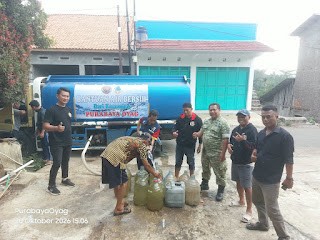 Peduli Kebutuhan Warga, Danposramil Purabaya Bersama Komunitas Purabaya Oyag Salurkan Bantuan Air Bersih untuk 90 KK