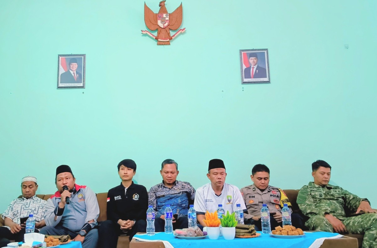 Babinsa Cigendel Hadiri Penyampaian Visi dan Misi Calon Kepala Desa, Dukung Pilkades Damai dan Demokratis