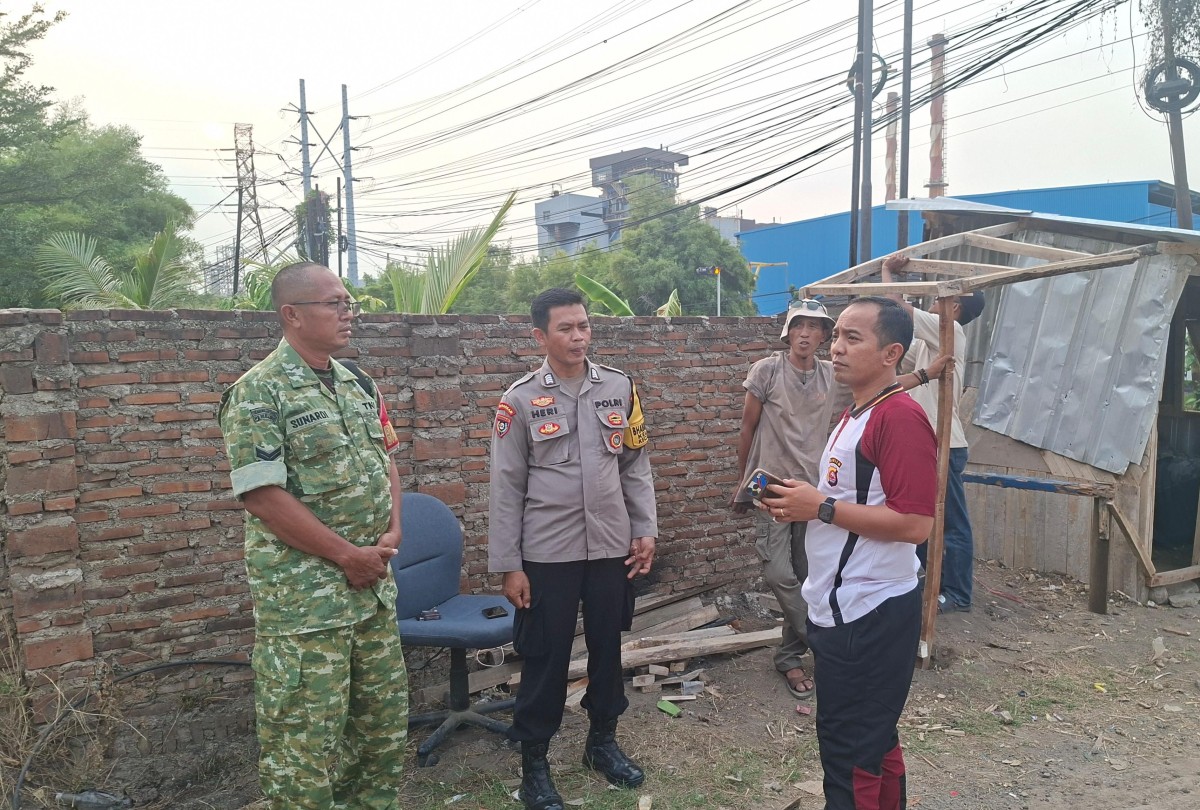 Babinsa Bersama Polmas Jalin Keamanan Lingkungan di Kelurahan Kepuh