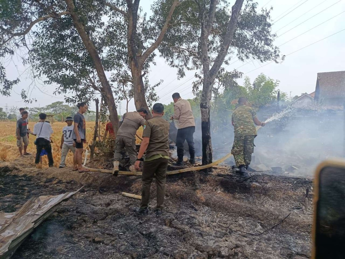 Rumah Bambu Ludes & Tabungan Rp2,5 Juta Ikut Hangus, Kisah Pilu Kakek 78 Tahun di Sumberjaya Bikin Haru